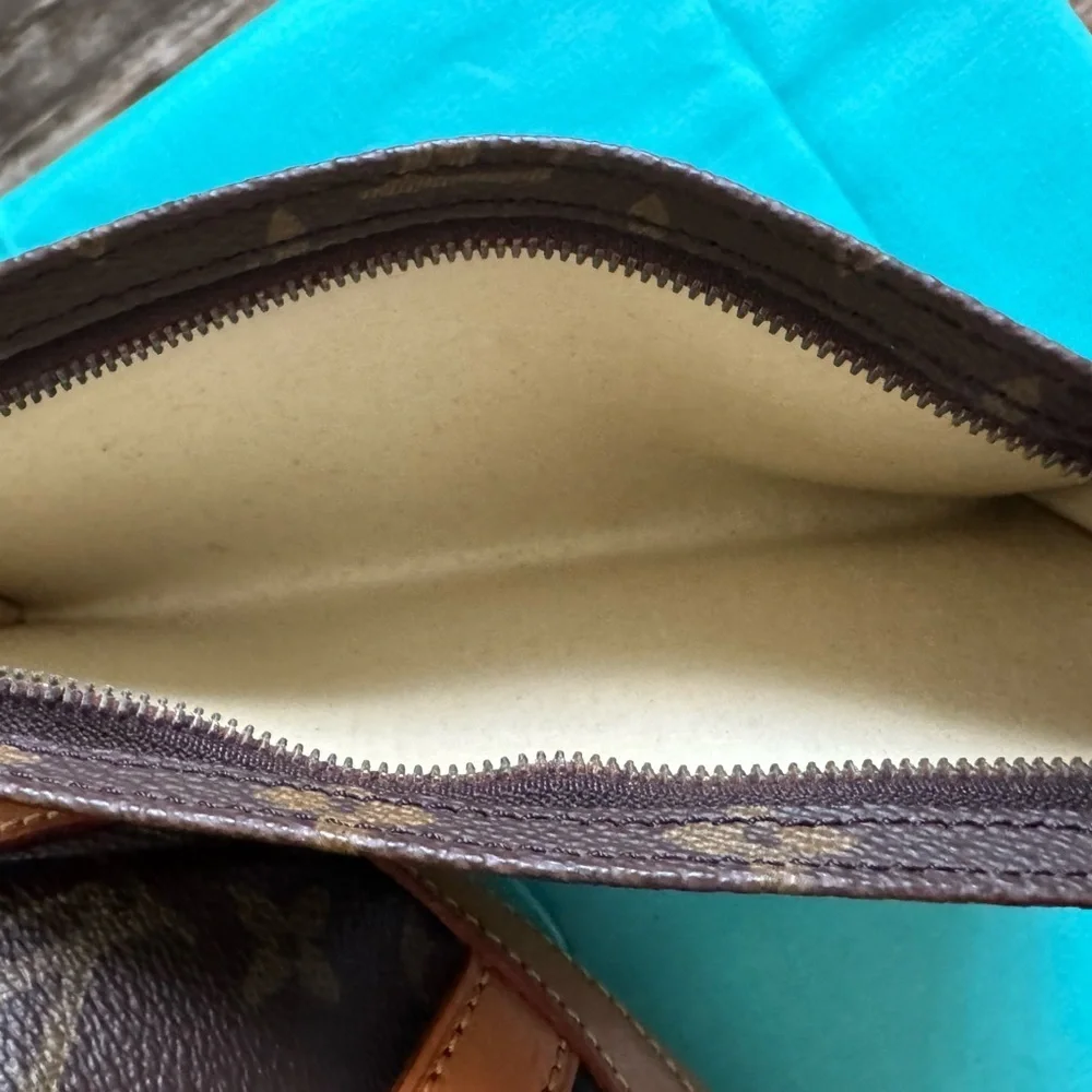 Louis Vuitton Monogram Bucket Tote GM with Pouch